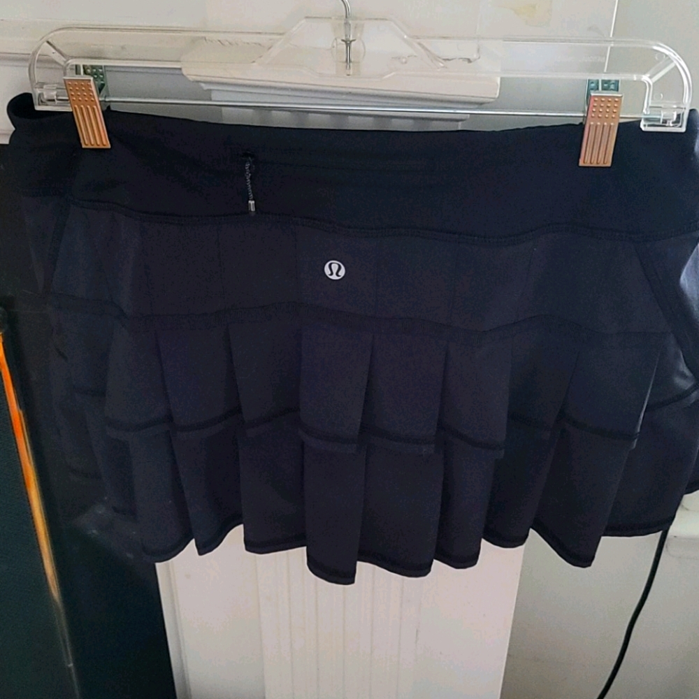 Lululemon black skirt